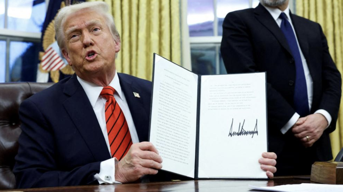 特朗普25%汽车关税来袭!3万的车变4万?车商、修车行和消费者如何应对?